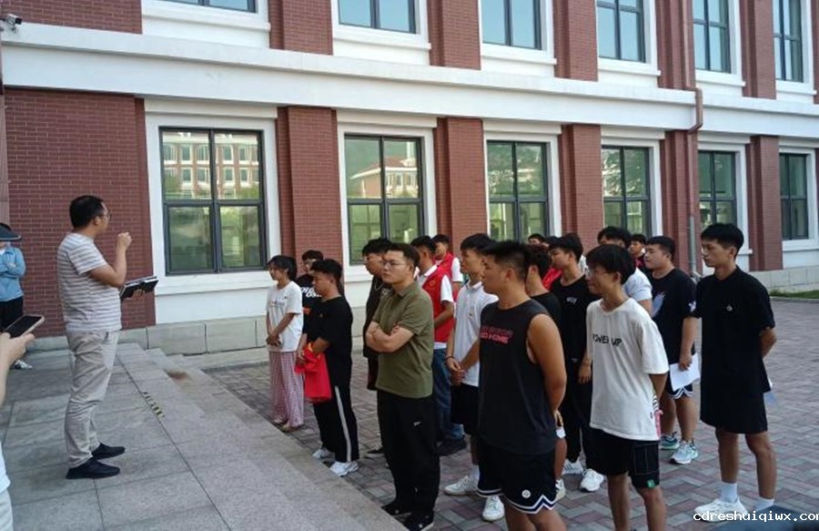 亮身份当先锋，争作为树形象
